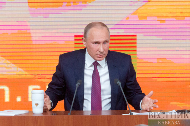 В эти минуты в прямом эфире проходит беседа Владимира Путина с россиянами