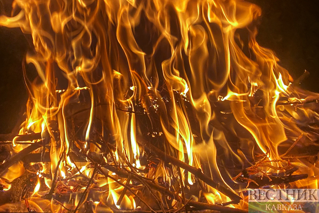 Возник крупный пожар в одном из сел Дагестана (обновлено)