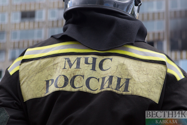 Пожар на заводе в Москве набирает силу