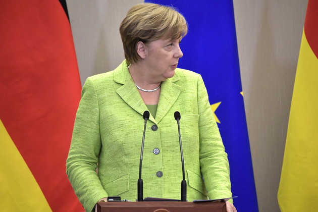 Лидеры Франции и Германии попытаются удержать Грецию в зоне евро
