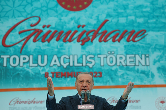 Премьер-министр Турции находится с визитом в Германии