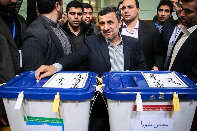 Аятолла Хаменеи вступился за Ахмадинеджада