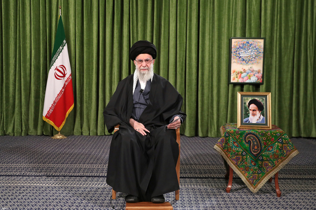 Духовный лидер Ирана призвал страну готовиться к войне и концу света