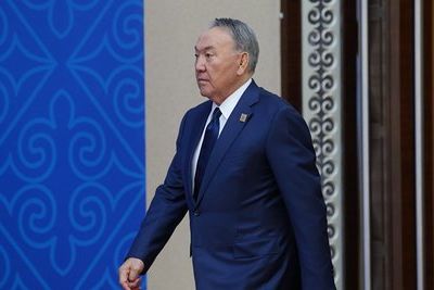 Назарбаев: уйти в отставку, не отходя от дел