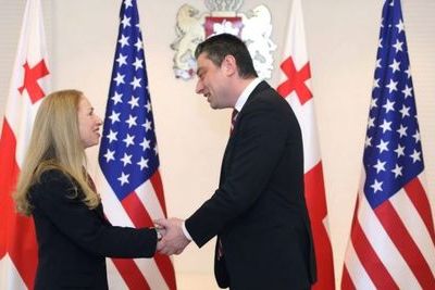 Премьер-министр Грузии принял посла США сразу после ее приезда