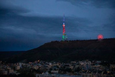 Главная телебашня Грузии «оделась» в цвета азербайджанского флага
