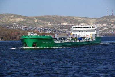 Экипаж волжского танкера спас сотни итальянских пассажиров