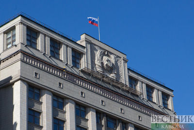 Депутат призвал российских чиновников начинать рабочий день с гимна и флага