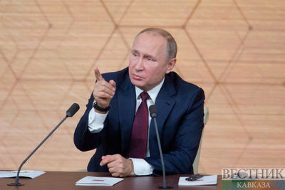 Путин покидает пост председателя &quot;Единой России&quot; и предлагает на своё место Медведева