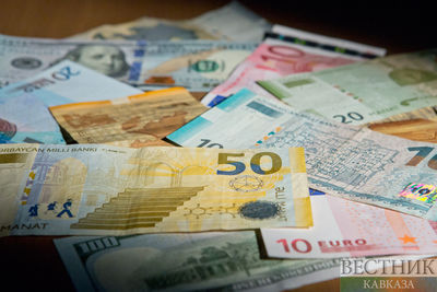 ЦБ Азербайджана стабилизировал курс доллара к манату